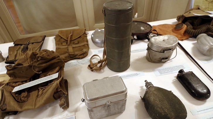 Ausrüstungsgegenstände der französischen Offiziere des Oflag 17-A. (Foto: RedTD/Nikischer)