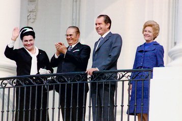 Jugoslawiens Staatschef Josip Broz "Tito" mit Gattin Jovanka zu Gast bei US-Präsident Richard Nixon und dessen Gattin Patricia im Jahr 1971. (Foto: US National Archives and Record Documentation/gemeinfrei)