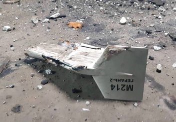 Reste einer russischen "Shahed"-136-Kamikaze-Drohne aus iranischer Produktion, die im September 2023 bei Kharkiv abgeschossen wurde. (Foto: Mil. Go. UA; CC BY-SA 4.0)