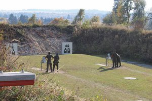 Scharfschießen auf der P6 von Scharfschützen mit der Pistole (Foto: Archiv TÜPl A)