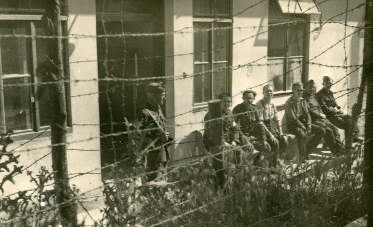 Französische Kriegsgefangene im Brucker Lager während des Zweiten Weltkrieges. 