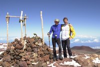 Mit Werner Planer auf dem Gipfel eines Lavaberges von Hawaii. (Foto: Archiv Wildpanner)