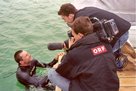 Ein Kamerateam des ORF interviewt Luis beim Schwimmtraining vor dem Rennen in Kanada. (Foto: Archiv Wildpanner)