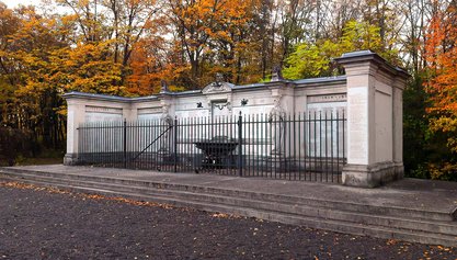 Das Denkmal der 1 400 (gefallenen ehemaligen Militärakademiker) im Akademiepark. Gefahren waren und sind ein Bestandteil des Offiziersberufes. (Foto: Thomas Lampersberger)