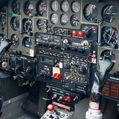 Das Cockpit der Saab 105OE war durch seine analogen Instrumente gekennzeichnet. (Foto: P. Radosta)