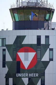 Der Tower hat den Überblick über alle Bewegungen am Fliegerhorst. (Foto: Bundesheer)