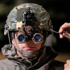 Die Begleitausbildung umfasste die Handhabung der Nachtsichtbrille NYX 3D. (Foto: Bundesheer/Gerald Weihs)