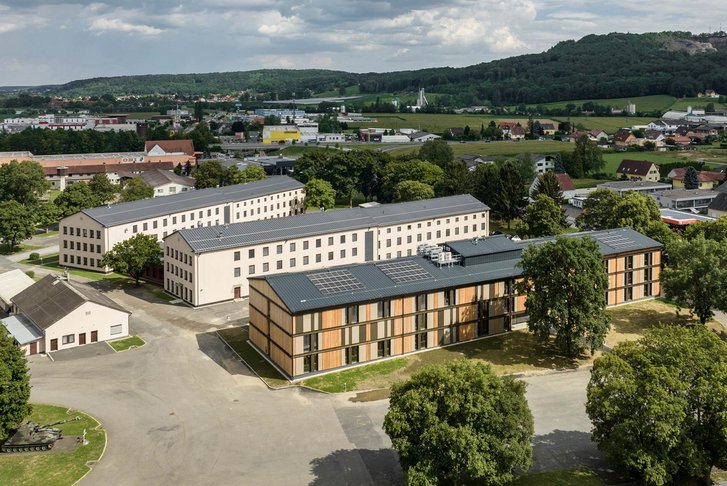 Das im Jahr 2022 übergebene neue Gebäude in der Kaserne Feldbach ist in ökologisch-nachhaltiger Holzriegelkonstruktion errichtet und entspricht dem "klimaaktiv"-Gold-Standard. (Foto: Bundesheer)
