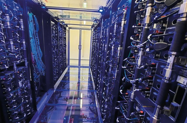 Der Rechner VSC-5 im Labor der Technischen Universität Wien ist der leistungsstärkste Österreichs. (Foto: Robert Zanko)