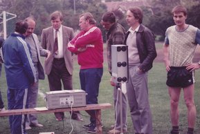 Vor einem Wettkampf über 800 m in Wiener Neustadt in den 1970er-Jahren. (Foto: Archiv Wildpanner)