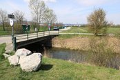 Die Brücke über den Wiener Neustädter Kanal. Hinterstoisser sprang etwa bei Höhe des Gebüsches in den Kanal. (Foto: RedTD/Gerold Keusch)