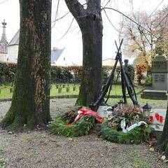 Kriegerdenkmalgruppe auf dem Friedhof neben der St. Laurenz-Basilika. (Foto: RedTD/Gerold Keusch)