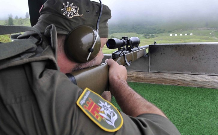 Ein Milizsoldat beim Scharfschießen mit dem Scharfschützengewehr. (Foto: Bundesheer/Sigi Schwärzler) <a href="http://www.seam.at" target ="_new">LINKTEXT </a>