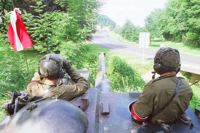 Eine „Kürassier“-Besatzung sichert die Staatsgrenze. (Foto: Bundesheer)
