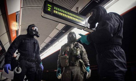 Bei der Einsatzbesprechung.  (Foto: HBF/Daniel Trippolt)