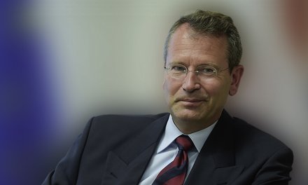 Generalsekretär Dr. Wolfgang Baumann. (Foto: Bundesheer/Pusch, Montage: Rizzardi)