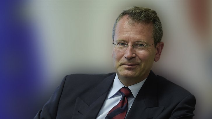 Generalsekretär Dr. Wolfgang Baumann. (Foto: Bundesheer/Pusch, Montage: Rizzardi)