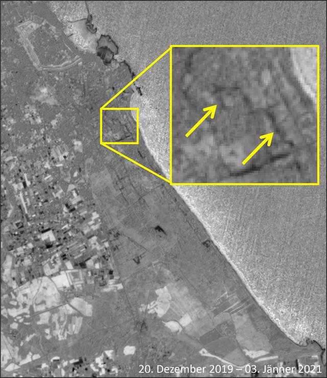 Varosha – Vegetationsanalyse: Ergebnisse der Veränderungsanalyse der Vegetation über ein Jahr. Je heller eine Fläche dargestellt wird, umso höher war die Zunahme der Vegetation. Je dunkler eine Fläche dargestellt wird, umso höher war die Abnahme der Vegetation. Die Pfeile weisen auf eine Abnahme der Vegetation hin, die zwischen 24. Dezember 2019 und 3. Jänner 2021 stattfand. (Foto: United Nations)