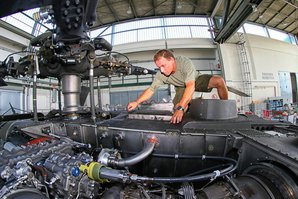 Wer, wann, welche Schraube mit welchem Drehmoment angezogen hat, ist noch viele Jahre später durch die Dokumentation nachvollziehbar. (Foto: Albin Fuss)