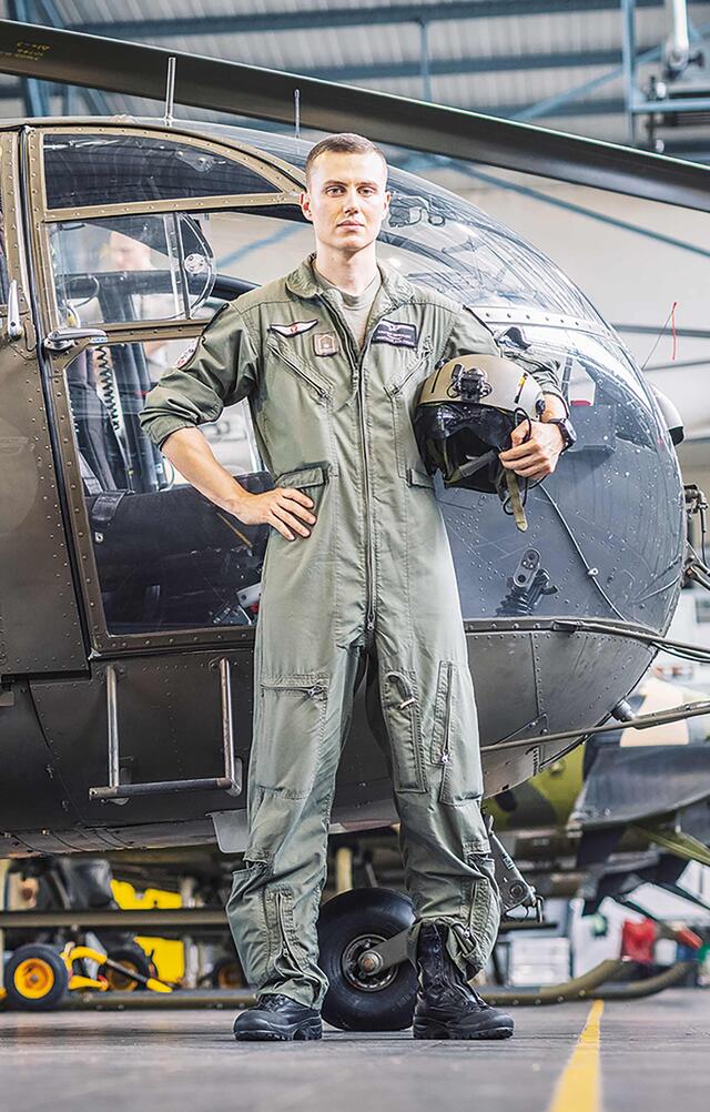 Wachtmeister Laurenz Gebauer macht sich für den Abflug bereit. (Foto: Bundesheer/Daniel Trippolt)