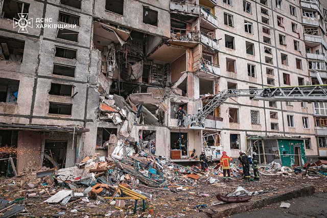 Schäden russischer Bombenangriffe im November 2024 in Charkiw (Foto: DSNS.gov.ua; CC BY-SA 4.0)