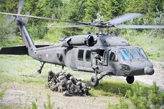 Infanteristen des Bundesheeres bei einer Luftlandeübung. (Foto: Bundesheer/Thomas Lampersberger)