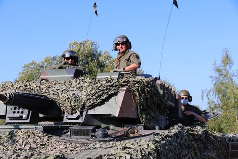 Der Kommandant der 4. Panzergrenadierbrigade in seinem Führungspanzer. (Foto: Kdo 4.PzGrenBrig)