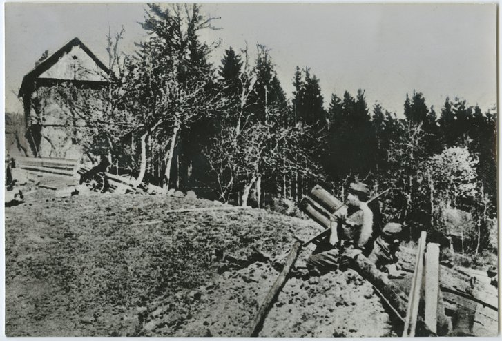 Kärntner Abwehrkampf, Kommandanten der Kärntner Volkswehr vor einer eroberten jugoslawischen Blockhütte 1918/19. (Foto: HGM)