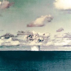 Die erste Unterwasseratomexplosion im Bikini-Atoll am 25. Juli 1946. (Foto: U.S. Navy photo NH 85805-KN; gemeinfrei)