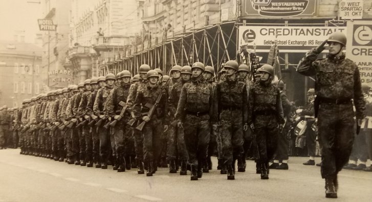 Parade des Österreichischen Bundesheer zur Zeit des Kalten Krieges. (Foto: Archiv Truppendienst)