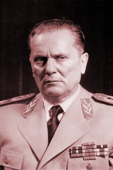 Jozip Broz, besser bekannt unter seinem Kampfnamen "Tito", war der Kommandant der kommunistischen Partisanen, die im Zweiten Weltkrieg gegen das Dritte Reich kämpften. Nach dem Zweiten Weltkrieg wurde er zum Symbol des sozialistischen Jugoslawiens. (Foto: unbekannt; gemeinfrei)