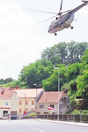 Jugoslawischer Hubschrauber über Gornja Radgona. (Foto: Bundesheer)