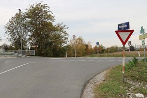 Im Bereich dieser Kreuzung befand sich einst das Nordost-Tor des Römerkastells. (Foto: RedTD/Gerold Keusch) 