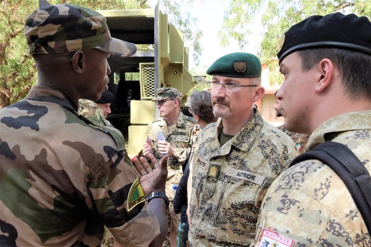 Das Bundesheer unterstützt in Mali den Wiederaufbau und die Reorganisation des Sicherheitssektors. Der Austausch mit den lokalen Soldaten ist dabei besonders wichtig. (Foto: Gunter Pusch/Bundesheer)