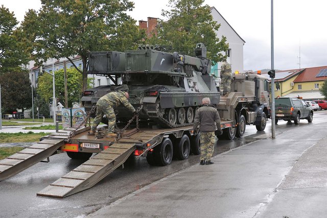 Das Bundesheer musste mit schwerem Gerät und Mannschaften anrücken, um das Hochwasser einzudämmen und die Schäden zu beseitigen. (Foto: Bundesheer/Alexander Langegger)