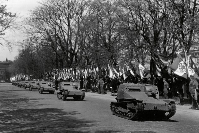 CV33/35 des Österreichischen Bundesheeres bei einer Parade auf der Wiener Ringstraße. (Foto: Rolf M. Urrisk-Obertynski)