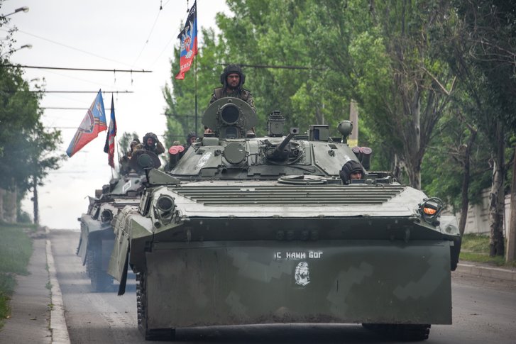 Ein Konvoi von Kampffahrzeugen der Separatisten in der Nähe von Donezk im Mai 2015. (Mstyslav Chernov, CC BY-SA 4.0)