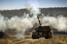 Eine Panzerhaubitze M-109 A5Ö im scharfen Schuss. (Foto: AAB4)