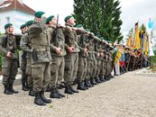 Ehrenzug der Amstettner Garnison und die Abordnungen von Kameradschaftsverbänden. (Foto: Egger/Stadtgemeinde Amstetten)