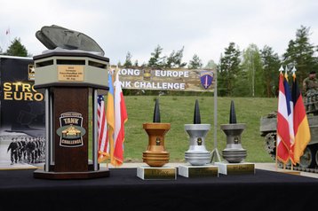 Die Trophäen der SETC17 vor der Siegerehrung. (Foto: Panzerbataillon 14)