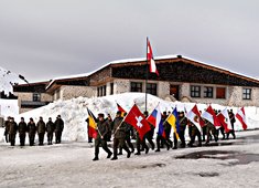 Einzug der Fahnen der Teilnehmerländer. (Foto: Bundesheer/Martin Hörl)