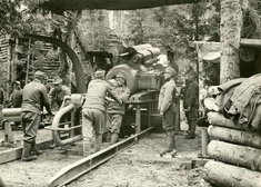 Die 38-cm-Haubitze an der Front. (Foto: HGM)