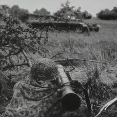 Ein Panzerabwehrrohrschütze hat einen Panzer im Visier. (Foto: Bundesheer/Archiv Truppendienst)