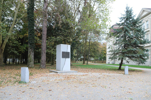 Gedenkstein für Robert Bernardis im HUAk-Park. (Foto: RedTD/Gerold Keusch)