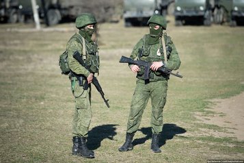 „Grüne Männchen" auf der Krim im März 2014. (Foto: Ilya Varlamov, CC BY-SA 4.0)