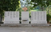 Kriegerdenkmal neben der Kirche in St. Veit an der Gölsen. (Foto: RedTD/Keusch)