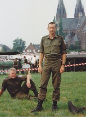 Marschpause in Nijmegen (Niederlande). (Foto: Archiv Wildpanner)