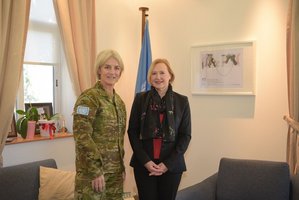 Generalmajor Cheryl Pearce (Australien) ist seit Jänner 2019 „Force Commander“. Sie ist der „Special Representative of the Secretary General“ und „Head of the United Nations Peacekeeping Force in Cyprus“ Elisabeth Spehar unterstellt. (Foto: UNFICYP)