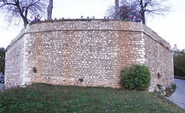 Die "Gelbe Bastion" im Osten von Sarajewo (Stand: 2018). (Foto: Volker Pachauer) 