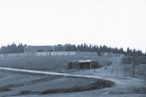 Baustelle eines schweren Werkes vor einem leichten MG-Bunker. (Foto: Bundesarchiv Bild 146-2003-0038/CC-BY-SA 2.0)